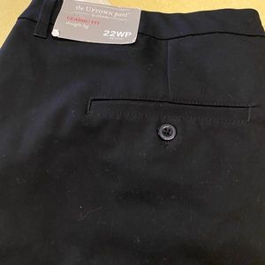 NWT. CJ Banks Uptown Pants in Black. 22WP
